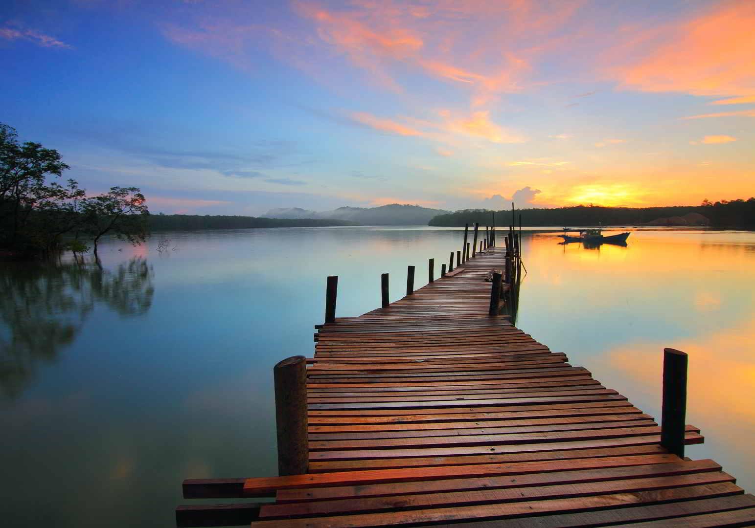 ektyposi_kanvas_me_ksylino_telaro_hliovasilema_sth_scala Πίνακας σε καμβά Ηλιοβασίλεμα στη Σκάλα