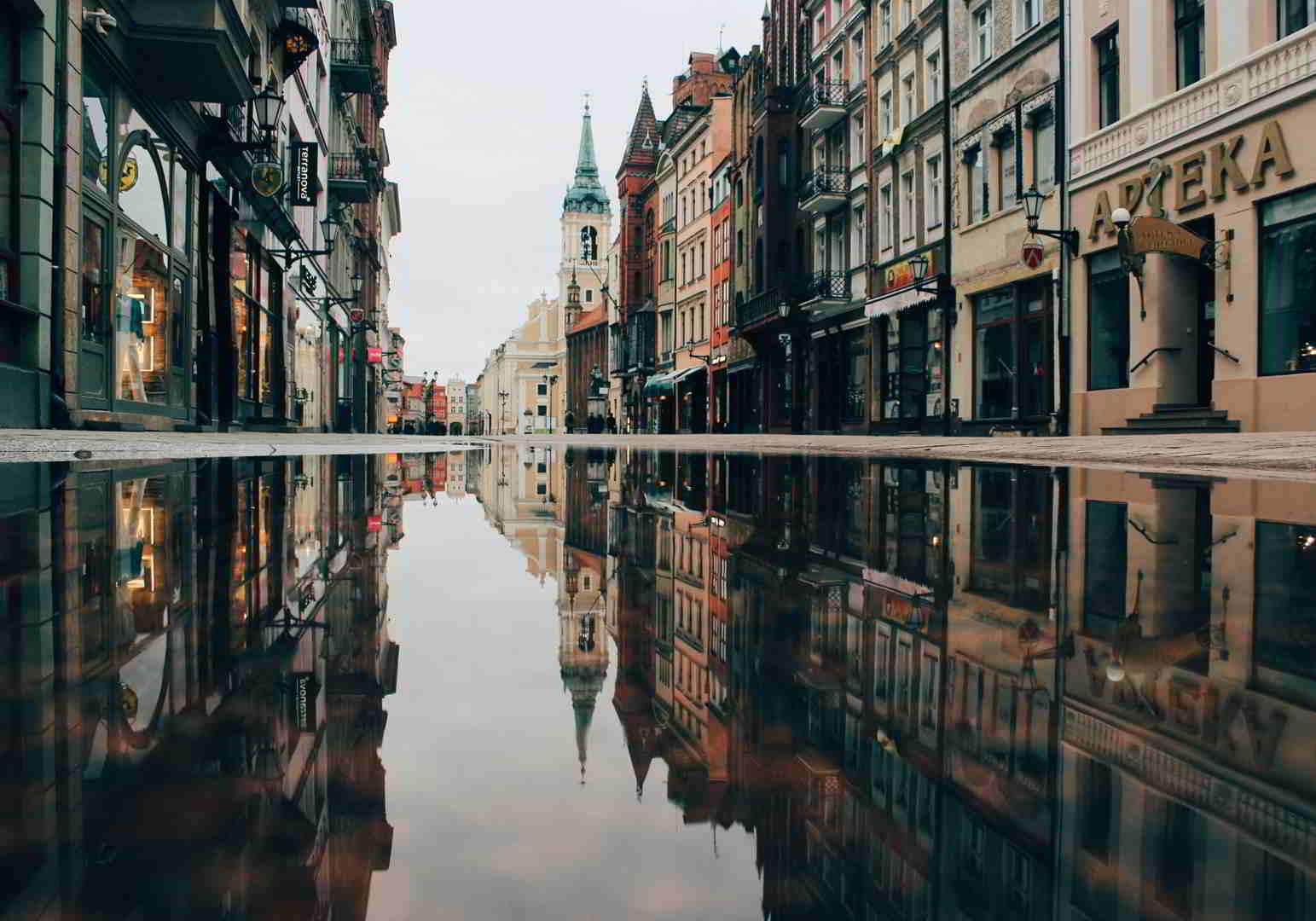 ektyposi_kanvas_me_ksylino_telaro_polj_meta_apo_ vroxh Πίνακας σε καμβά Πόλη μετά από Βροχή